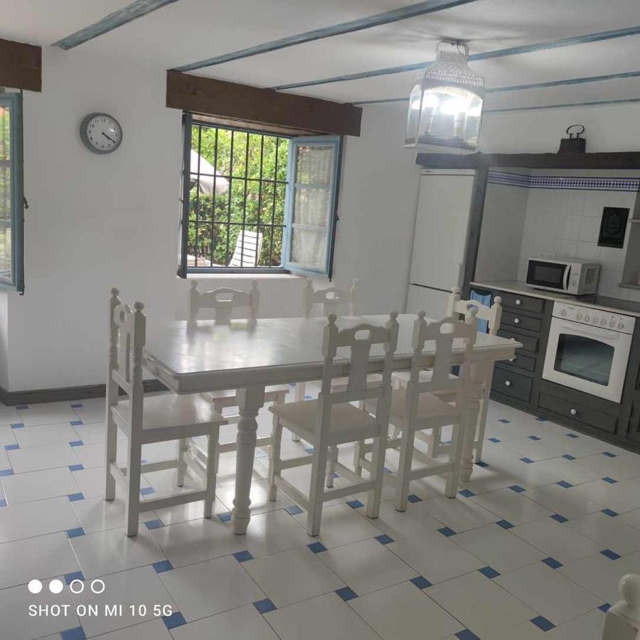 Casa Rural El Amparuco Treceño Exteriör bild